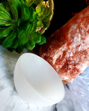 Load image into Gallery viewer, Selenite Bowl